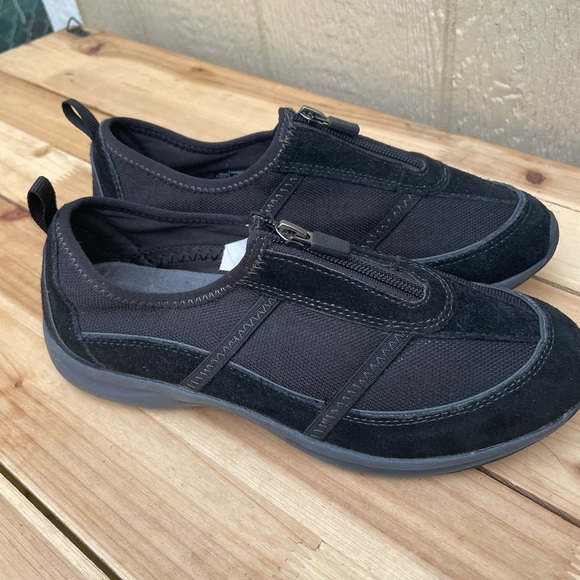 Easy Spirit Black Sneakers Mesh Slip-On - Picture 1 of 4